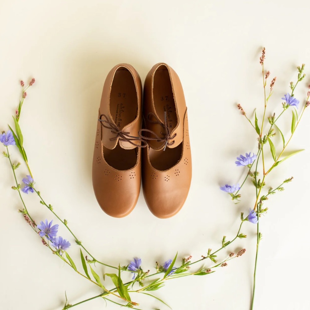 Womens Adelisa & Co brown leather shoes size 40